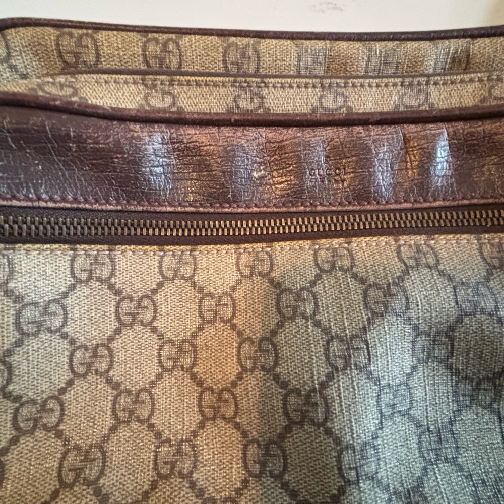 Authentic Vintage Gucci GG Supreme Messenger Bag – Brown/Beige - Picture 2 of 8